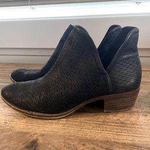 Lucky brand ankle boots some minor wear on the bottom